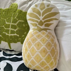 Adorable Pineapple pillow🍍Yellow, green & white🍍
